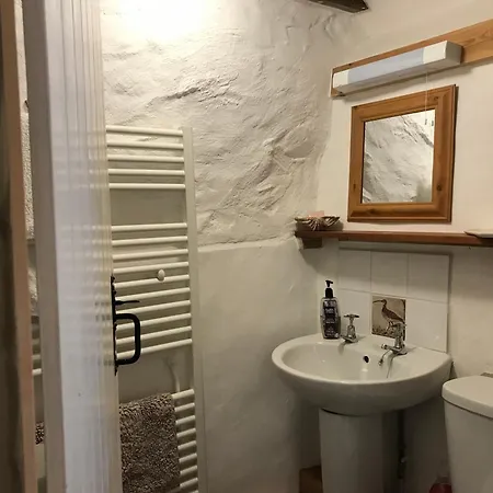 Tiny Cosy Snug Apartment Manorowen Exterior photo