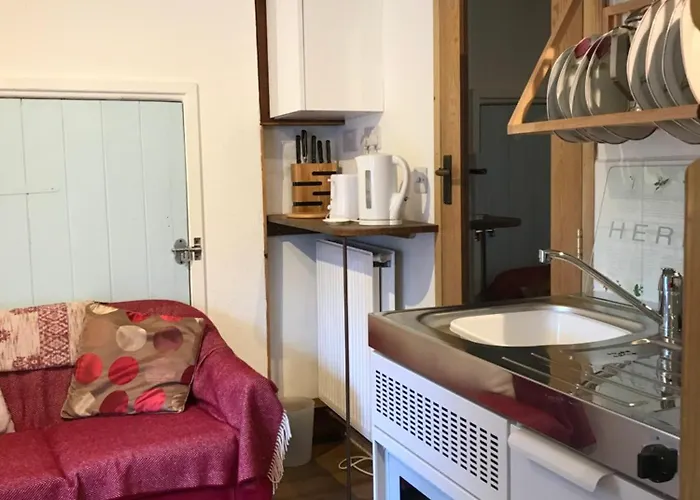Tiny Cosy Snug