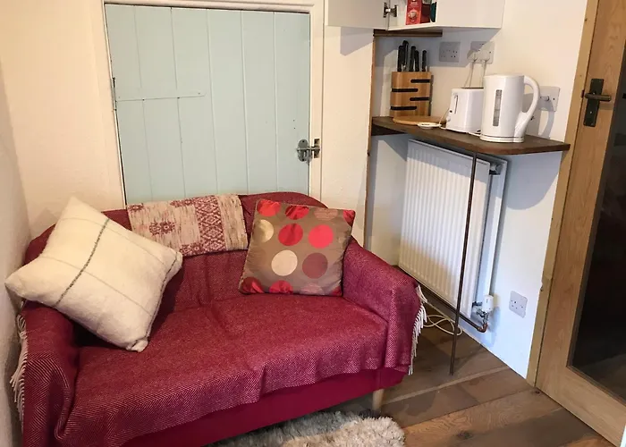 Tiny Cosy Snug